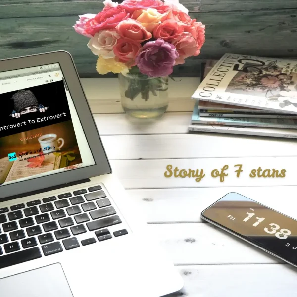 A laptop containing blog images of "Story of 7 Stars". The text "Story of 7 Stars" is also written on it.